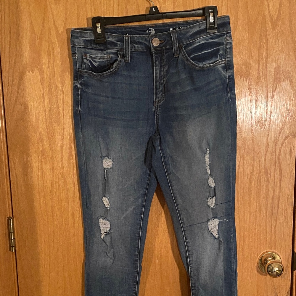 SO Ripped Ankle Skinny Jeans